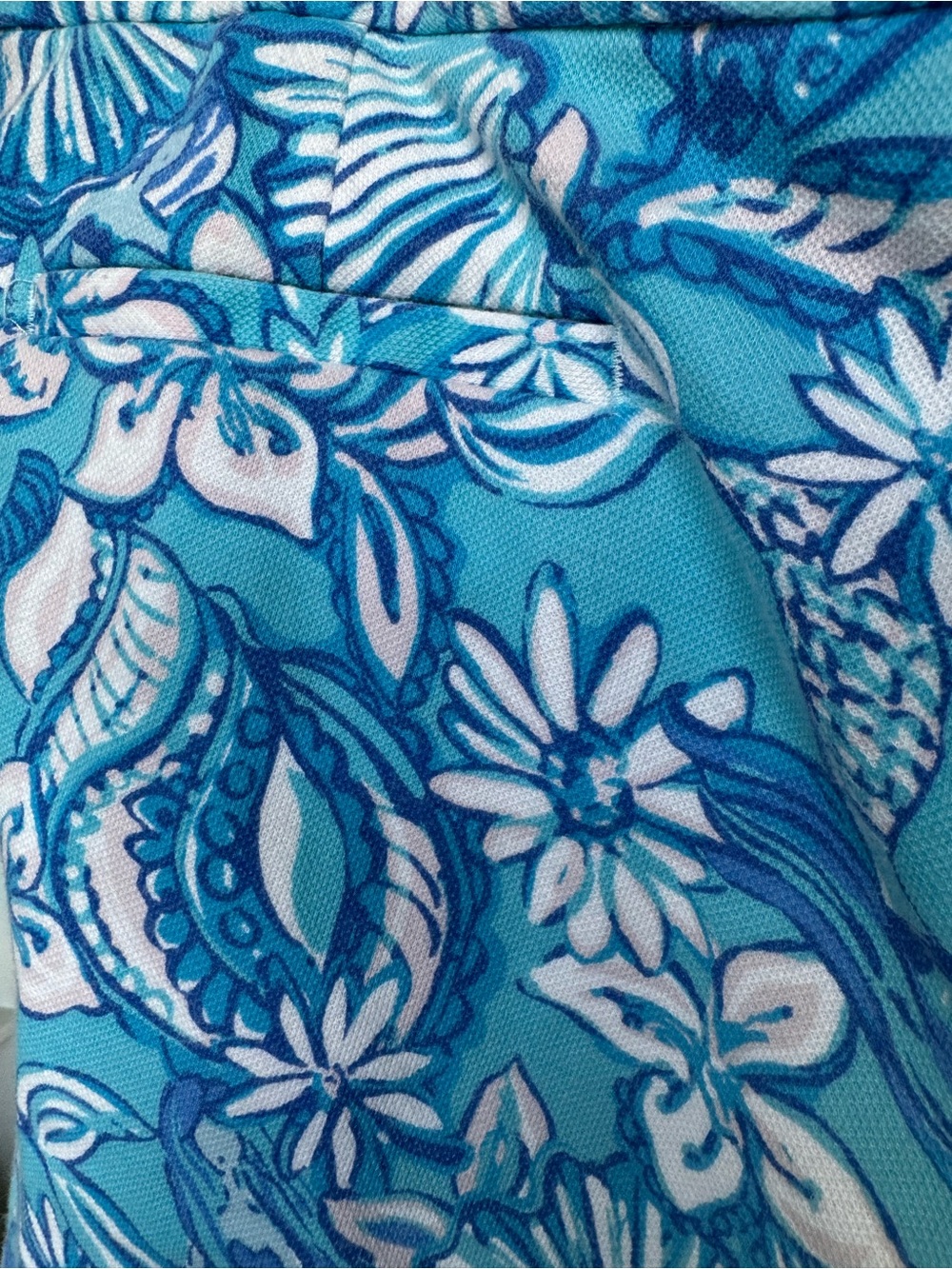 Lilly Pulitzer Knit Blue Floral Scallop Hem Women's Shorts - Picture 4 of 4